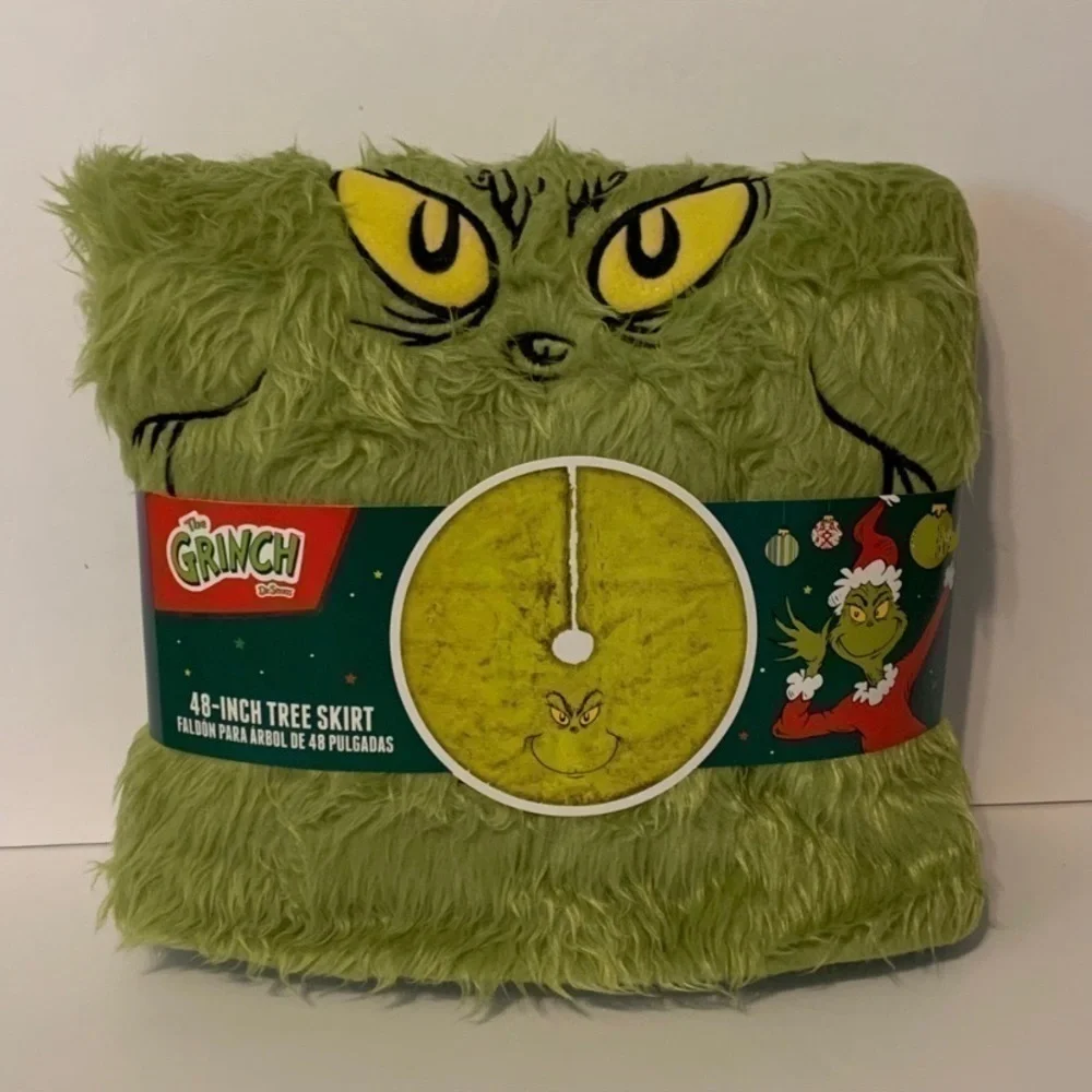 NWT. DR. SEUSS The Grinch 48” Tree Skirt